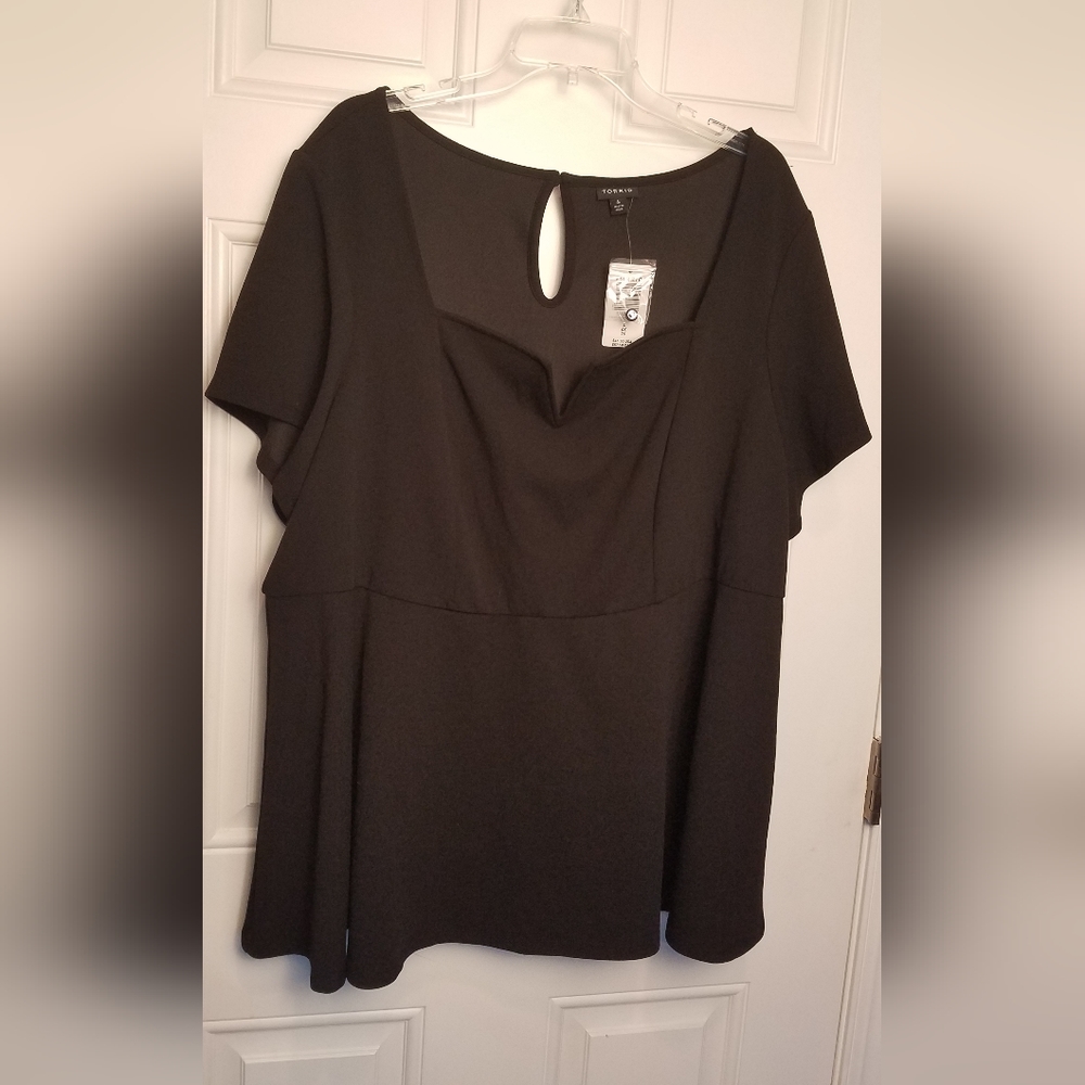 Torrid black top 4X NWT